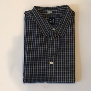Men’s Gap long sleeved button down shirt